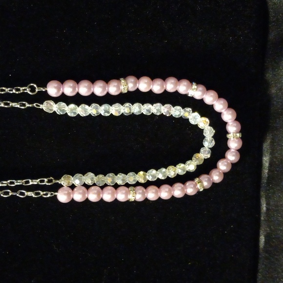 2 layer necklace by paparazzi with the matching earrings. 16" chain. Pink beads - Picture 2 of 3